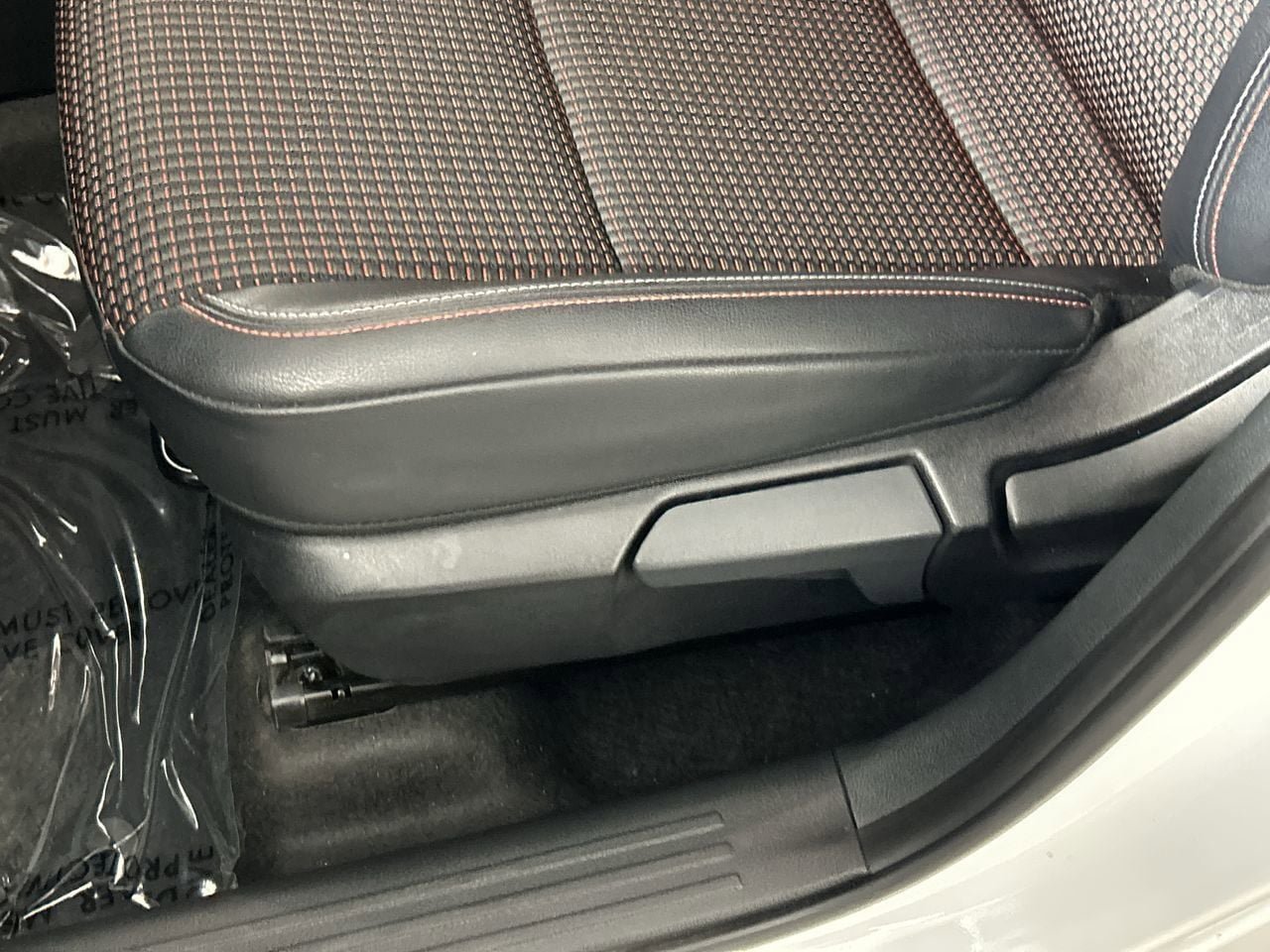 Used 2025 Nissan Kicks SR FWD image 19
