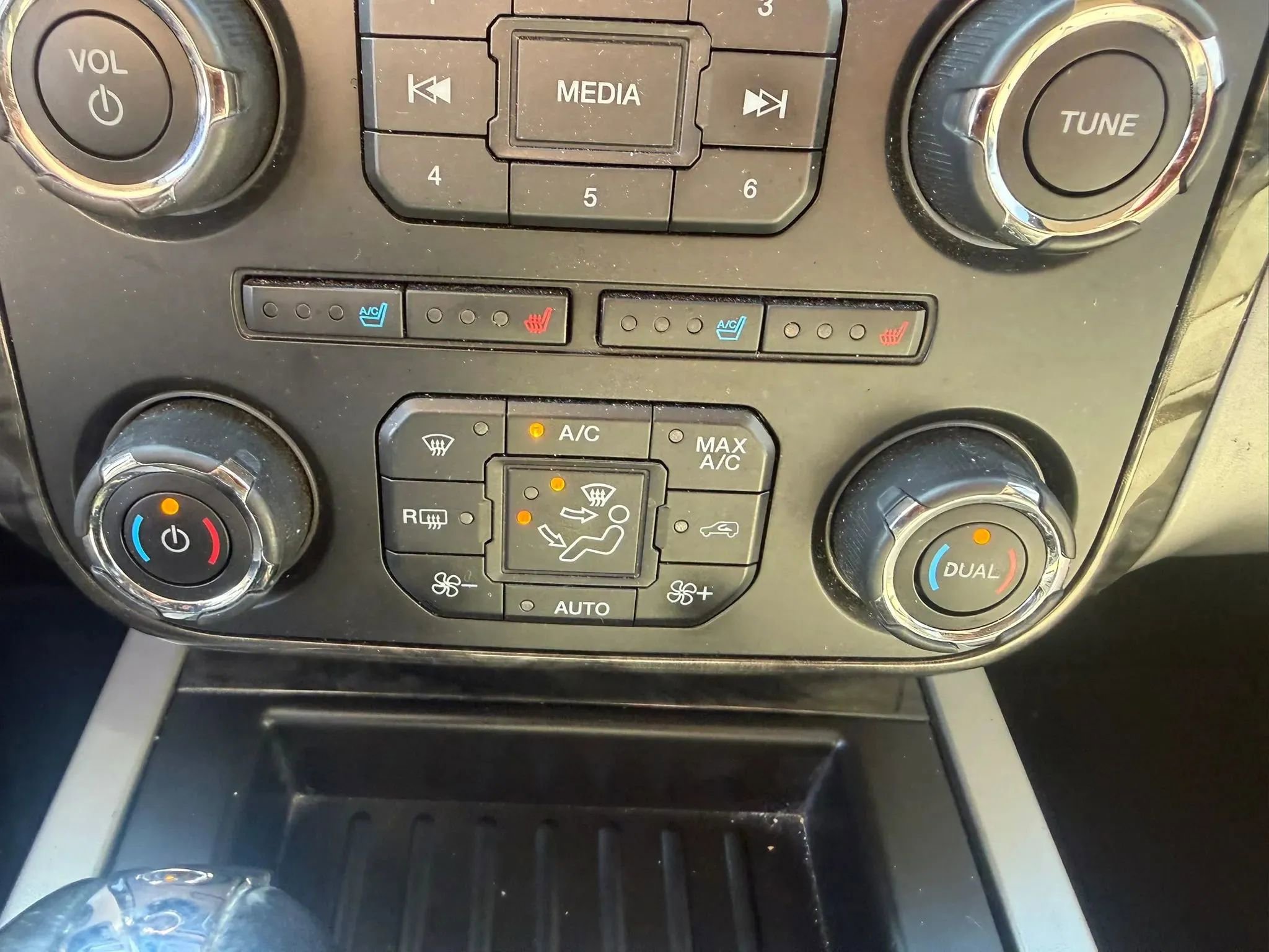 Used 2017 Ford Expedition Limited AWD/4WD image 21