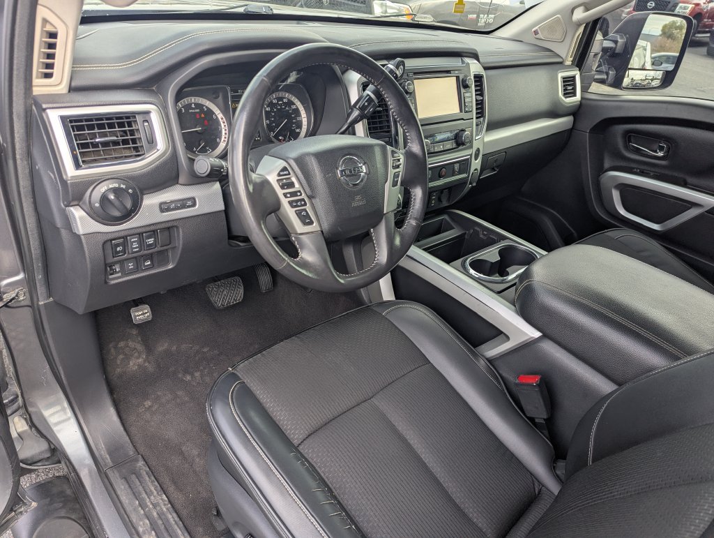 Used 2017 Nissan Titan PRO-4X AWD/4WD image 16