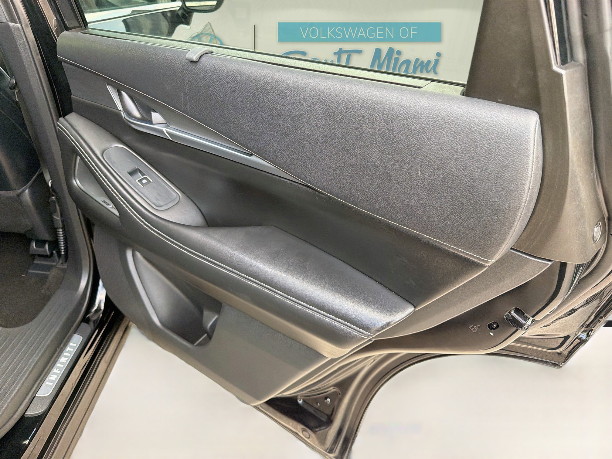 Used 2023 INFINITI QX60 Luxe w/ Performance Audio Package FWD image 31
