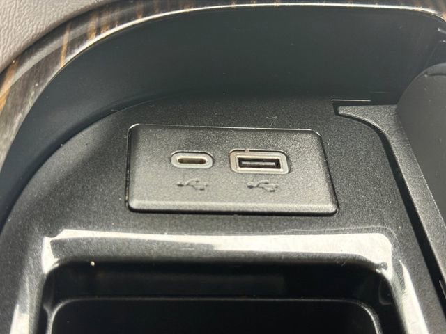 Used 2023 Cadillac Escalade ESV Premium Luxury AWD/4WD image 6