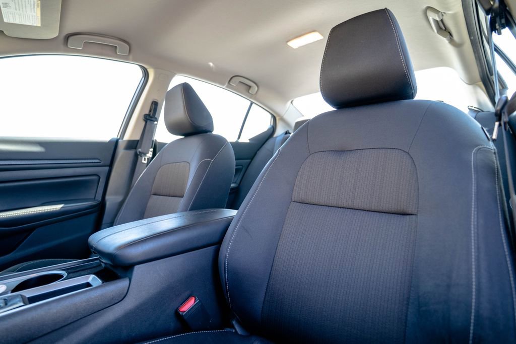 Used 2024 Nissan Altima 2.5 SV FWD image 6