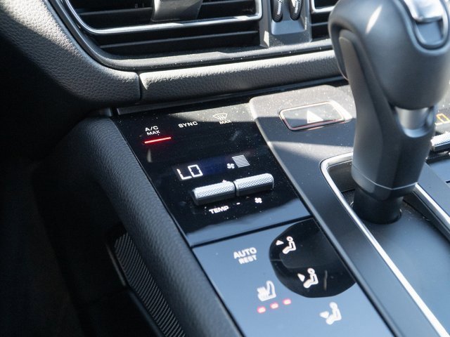 Certified 2025 Porsche Macan image 26