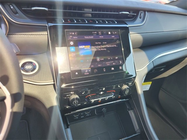 New 2025 Jeep Grand Cherokee Altitude image 24