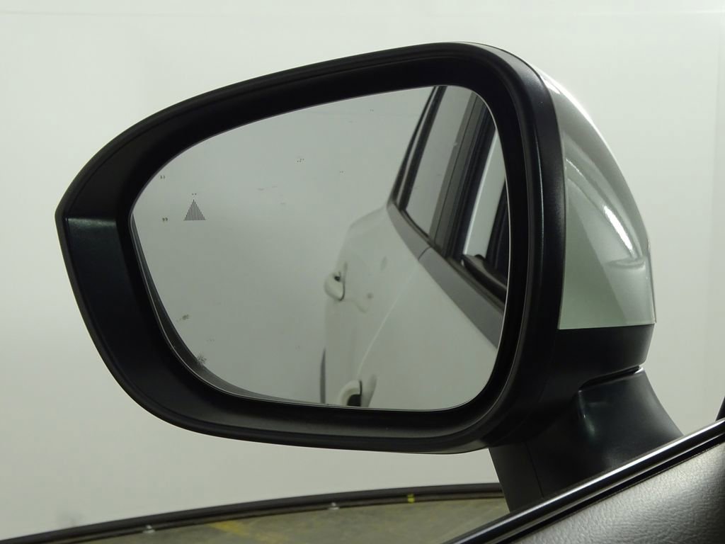 Used 2023 Nissan Rogue SV image 39