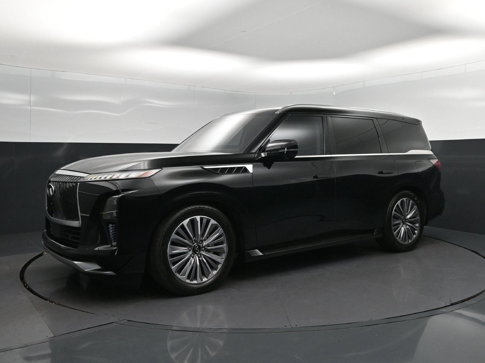 Certified 2025 INFINITI QX80 Luxe RWD image 3