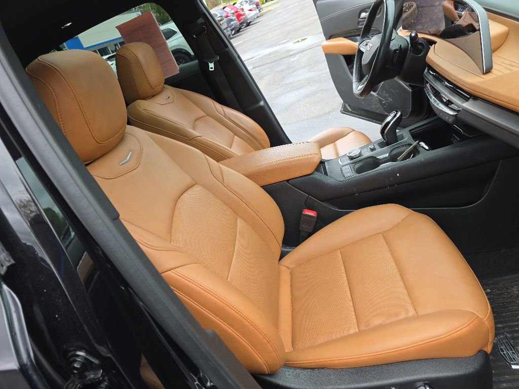 Used 2024 Cadillac XT4 Premium Luxury w/ Active Safety Package AWD/4WD image 25