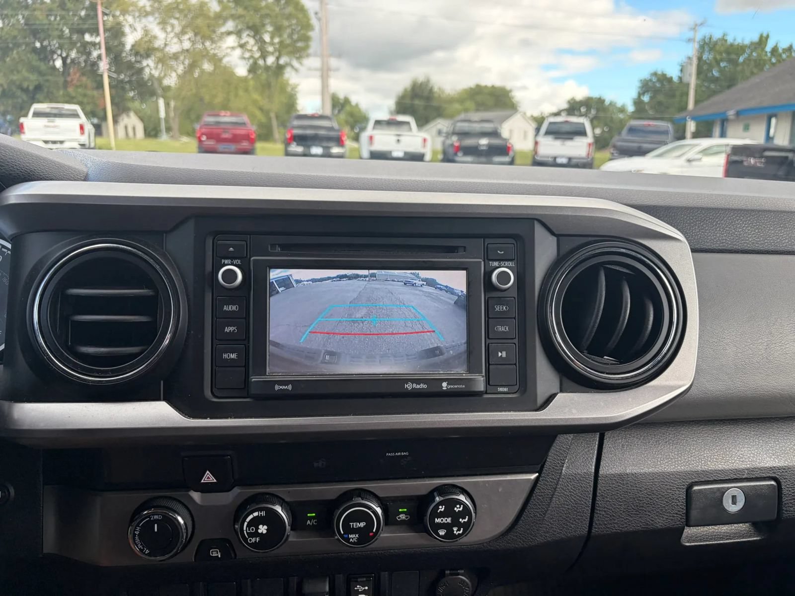 Used 2019 Toyota Tacoma SR5 AWD/4WD image 14