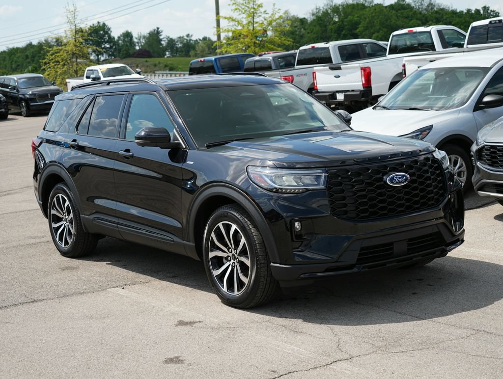 Used 2025 Ford Explorer ST-Line RWD image 3