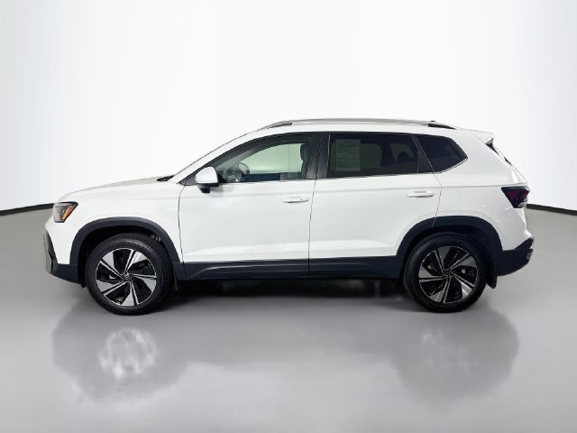 Used 2025 Volkswagen Taos SE AWD/4WD image 4