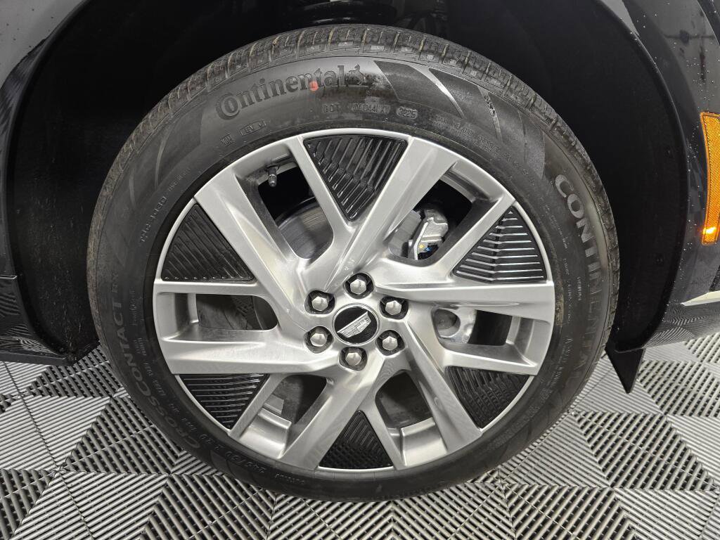 New 2026 Cadillac Optiq Luxury 1 image 15