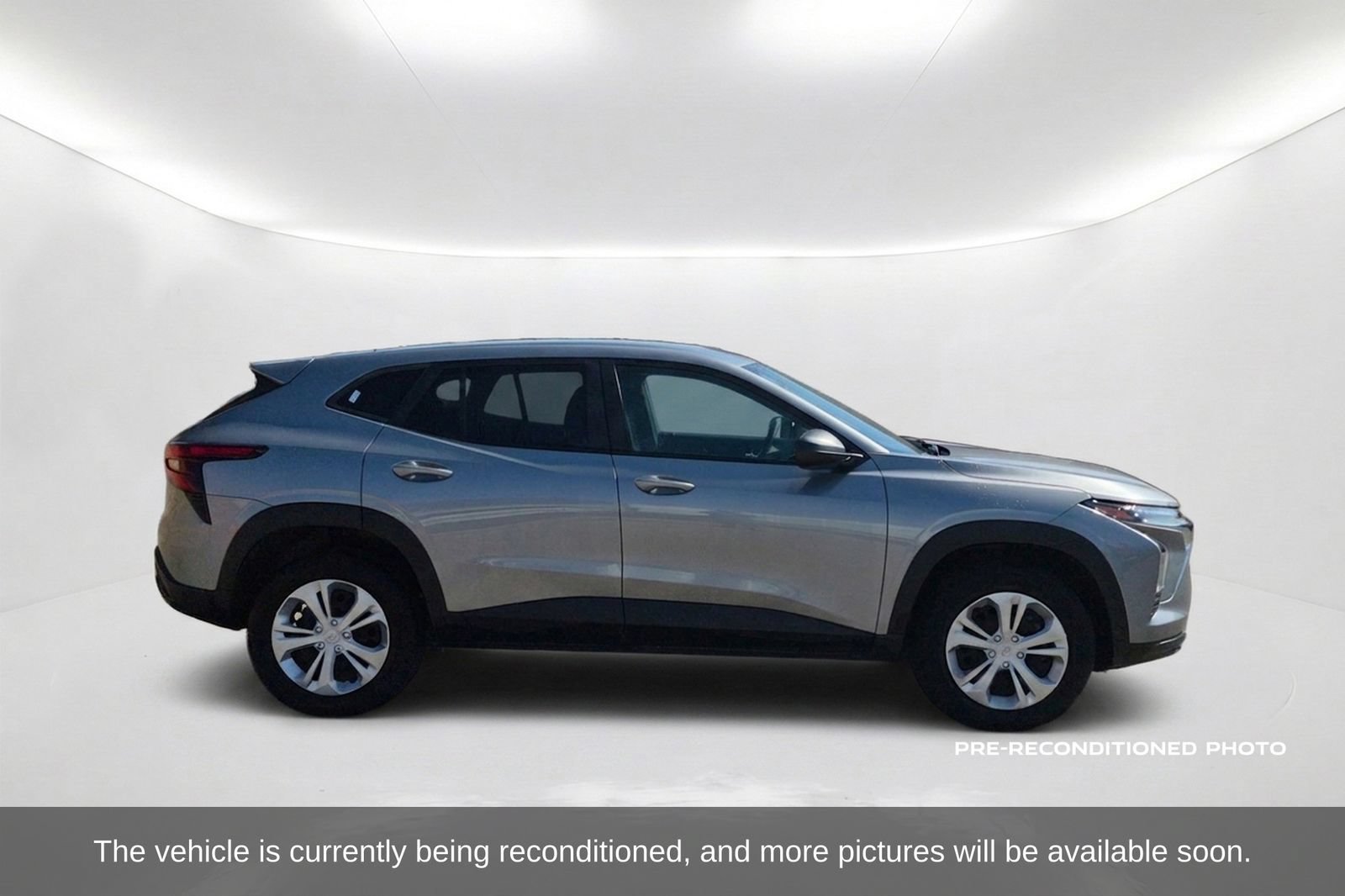 Used 2024 Chevrolet Trax LS FWD image 4