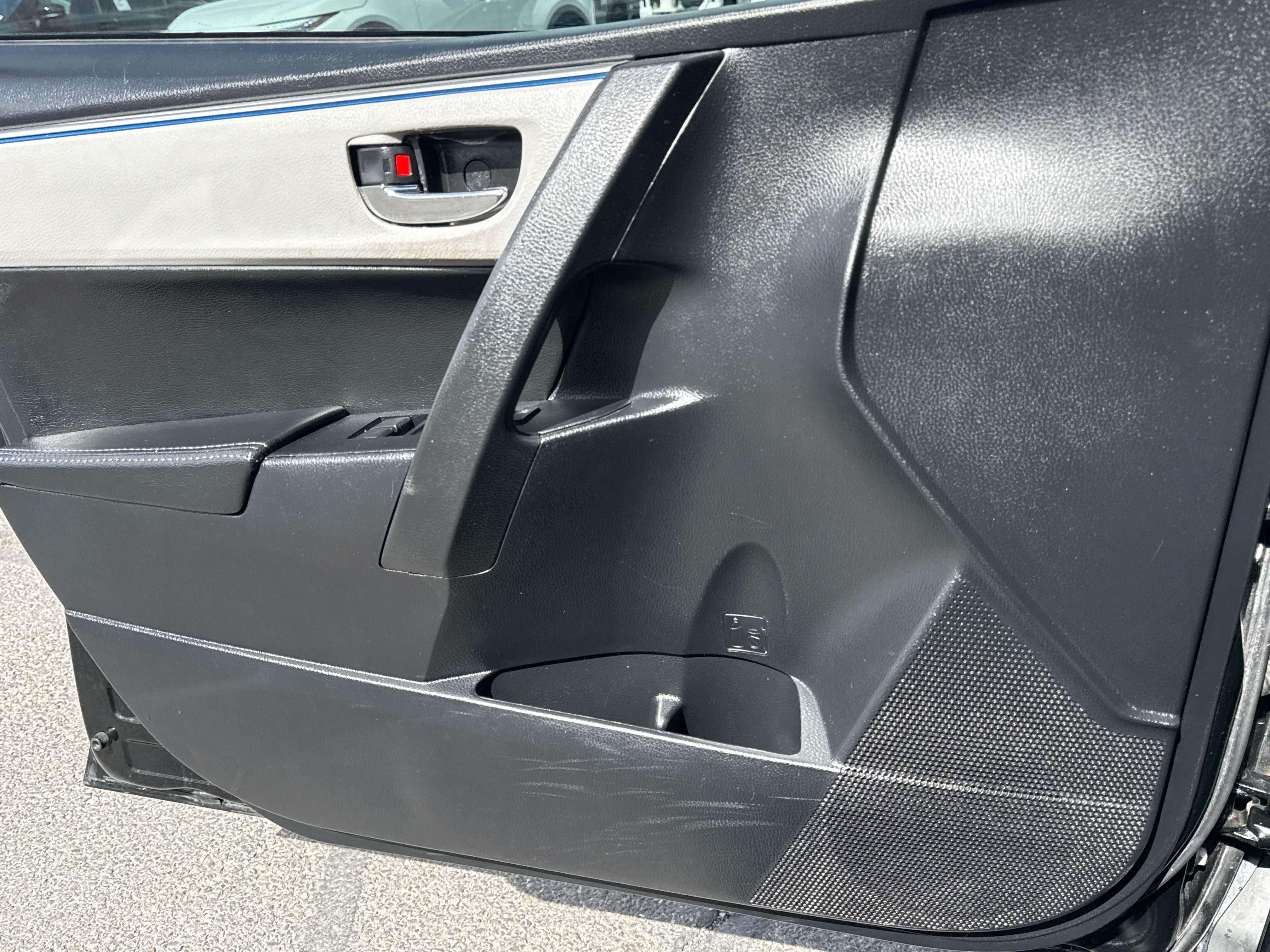 Used 2016 Toyota Corolla LE FWD image 11