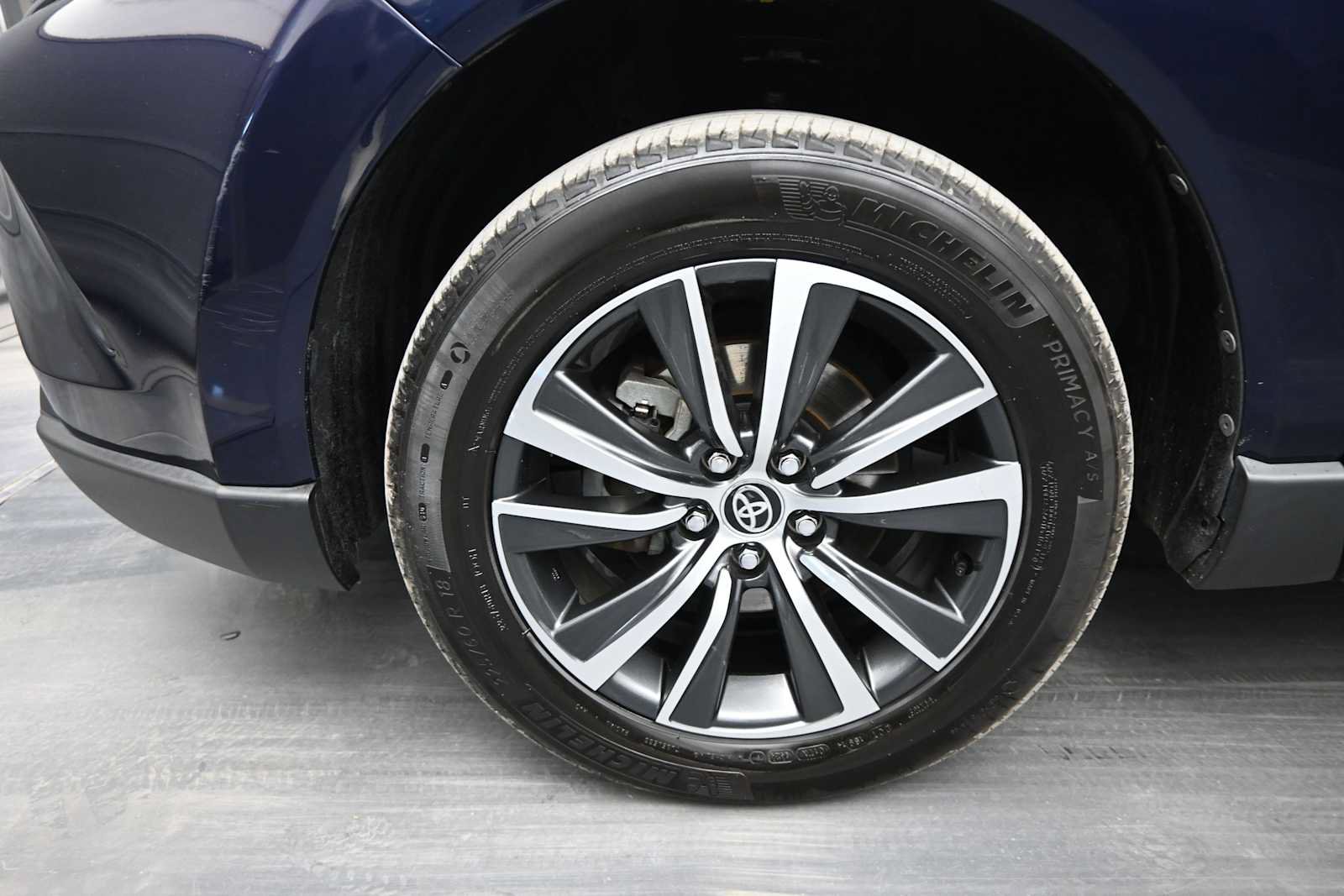 Used 2021 Toyota Venza LE AWD/4WD image 10