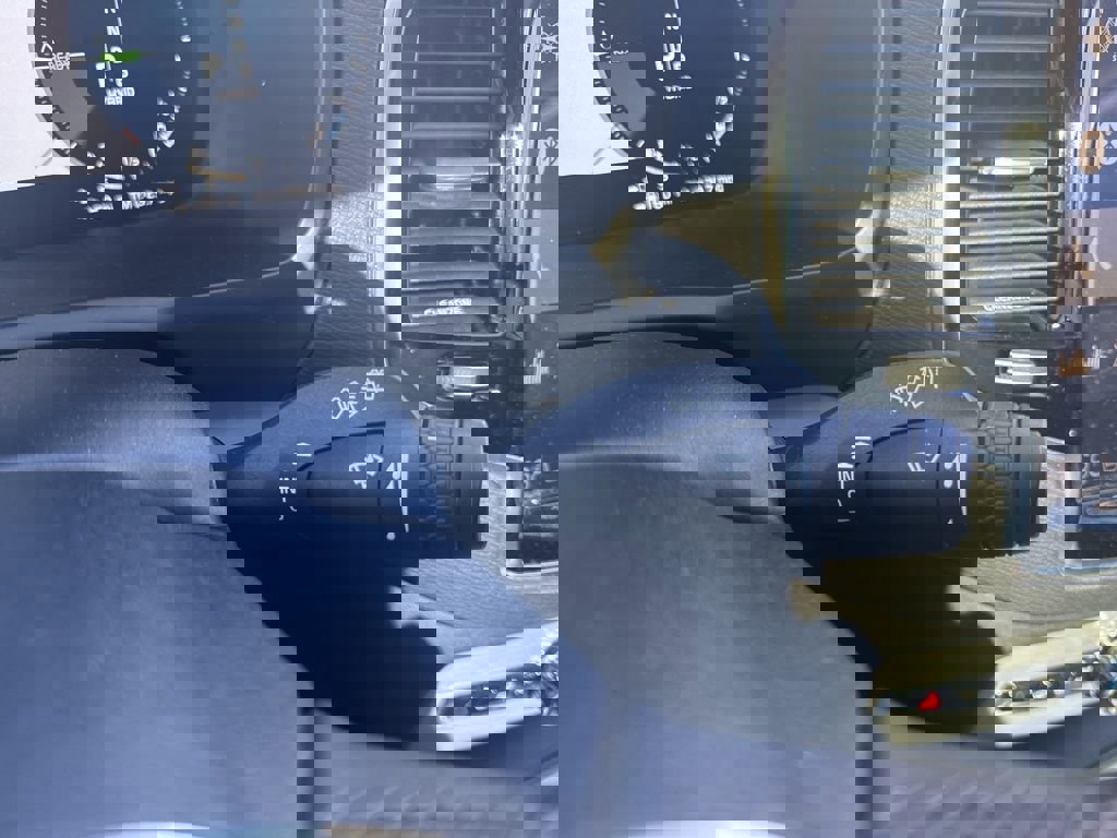 Used 2016 Volvo XC90 T8 Momentum w/ Vision Package image 21