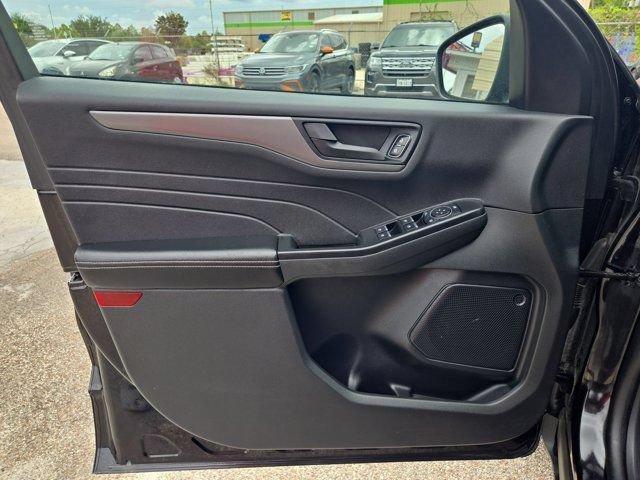 Used 2025 Ford Escape Active AWD/4WD image 13