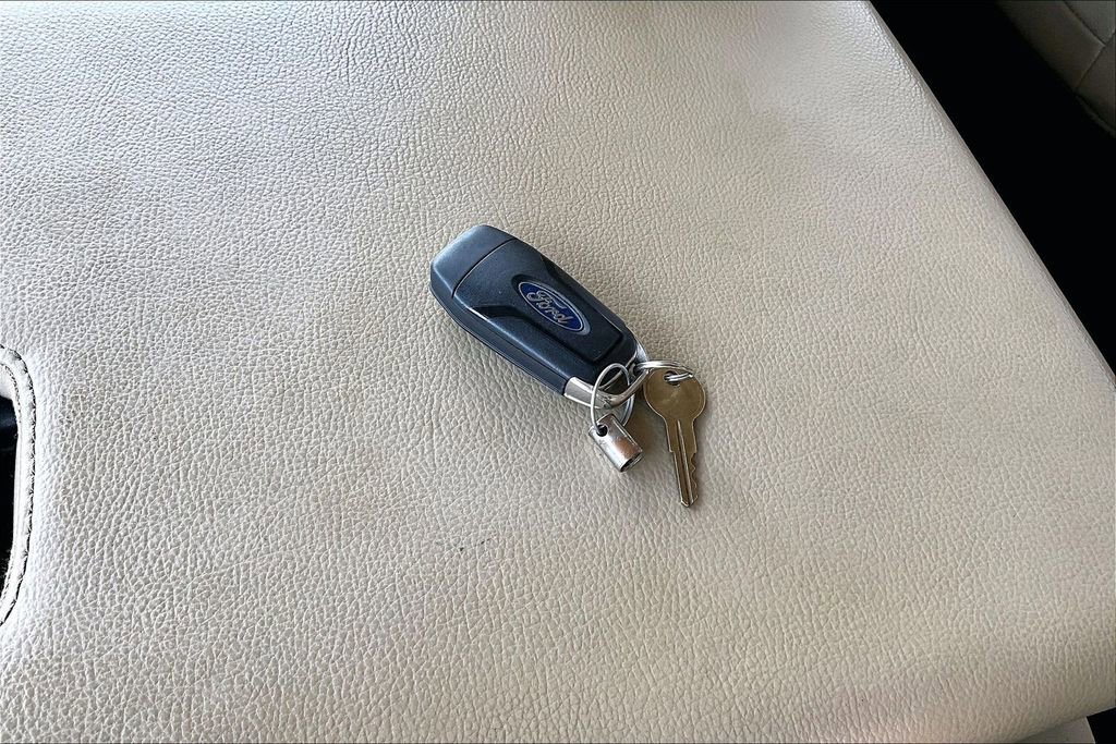 Used 2017 Ford F250 Lariat w/ Chrome Package image 32