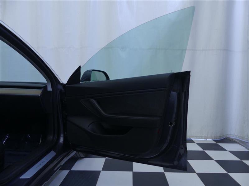 Used 2018 Tesla Model 3 Long Range AWD/4WD image 27