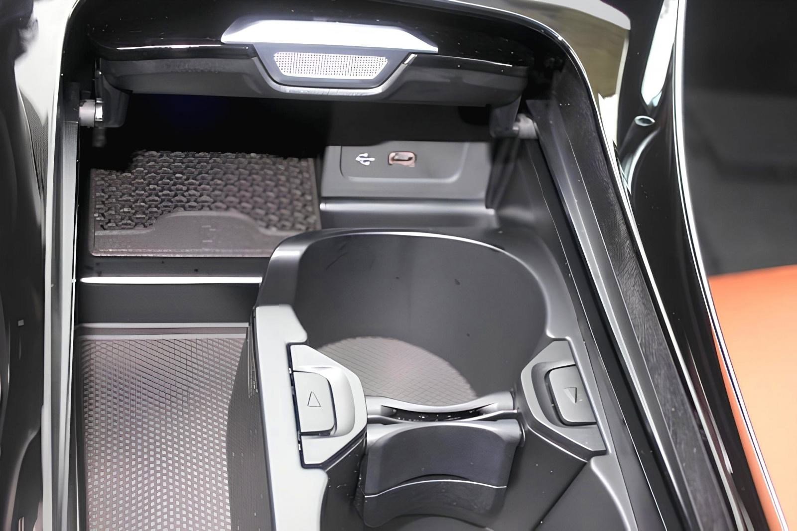 Used 2024 Mercedes-Benz C 300 Sedan image 29