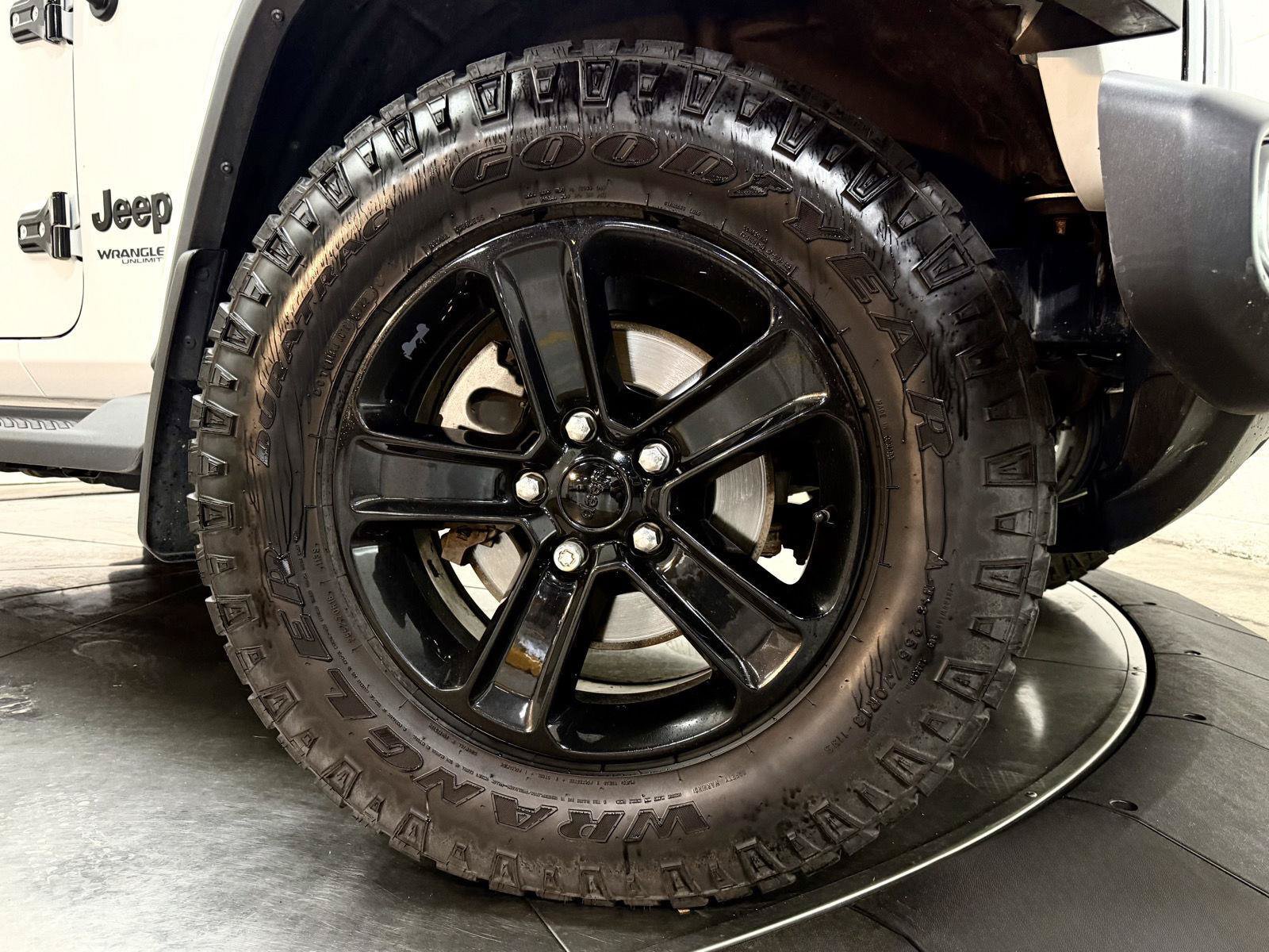Used 2019 Jeep Wrangler Unlimited Sahara w/ Uconnect 4C Nav & Sound Group AWD/4WD image 11