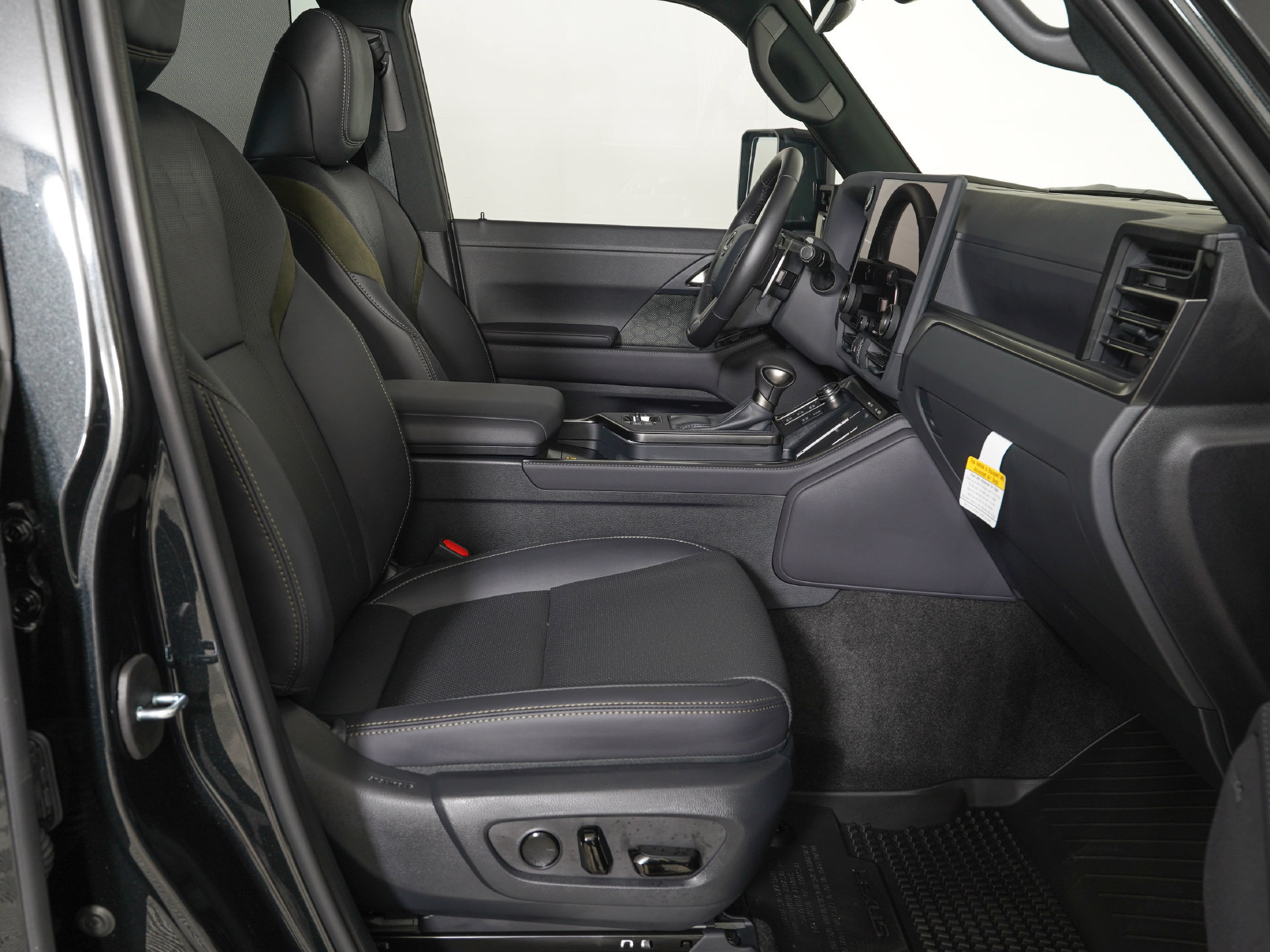 Used 2026 Lexus GX 550 AWD/4WD image 9