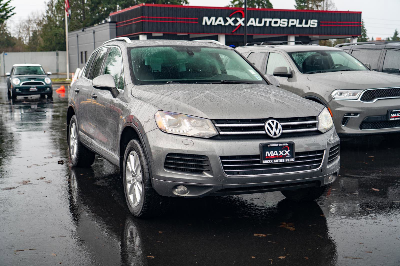 Used 2014 Volkswagen Touareg Sport AWD/4WD image 2