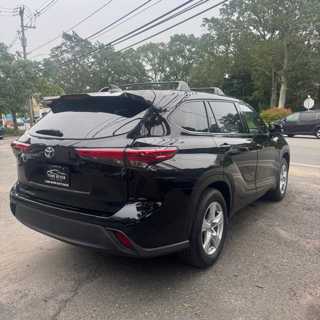 Used 2022 Toyota Highlander L image 6