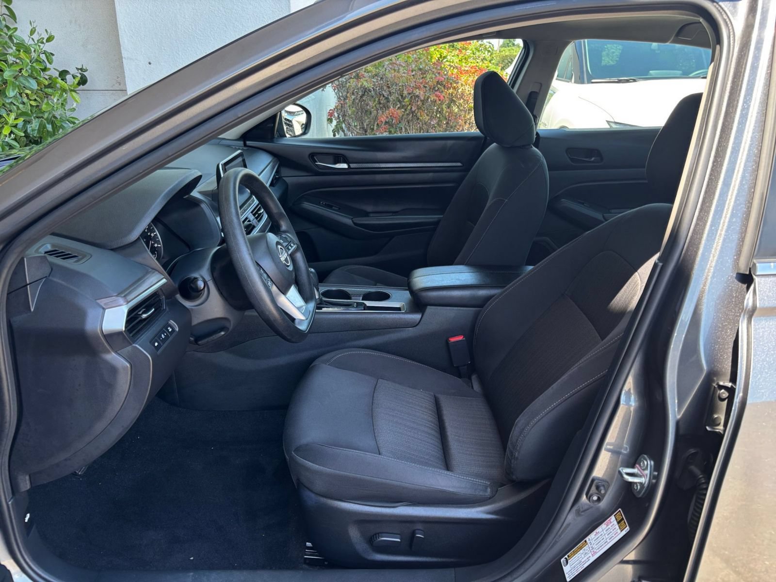 Used 2025 Nissan Altima 2.5 SV FWD image 28