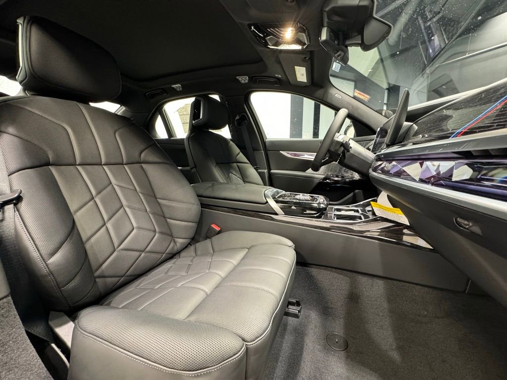 New 2026 BMW i7 xDrive60 w/ Executive Package AWD/4WD image 24