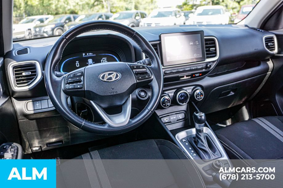 Used 2025 Hyundai Venue SEL FWD image 26