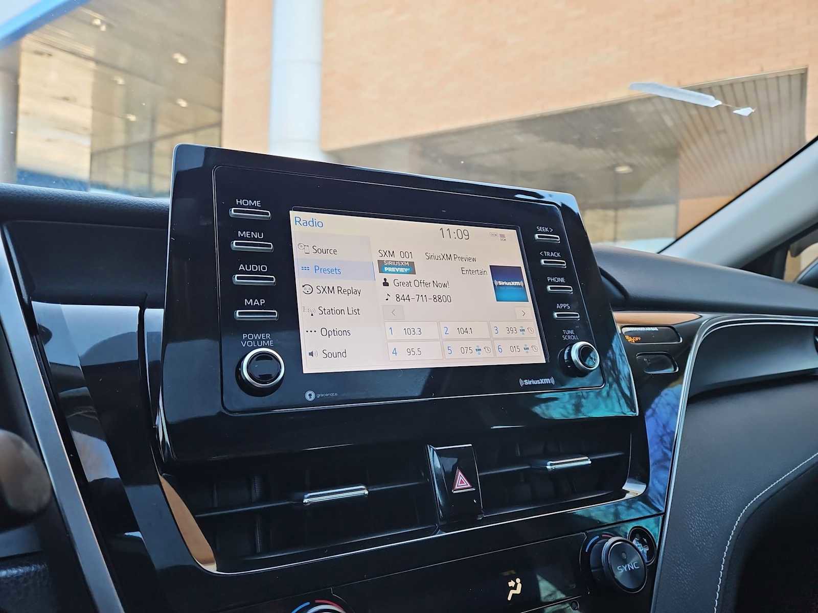 Used 2022 Toyota Camry SE w/ Cold Weather Package image 30