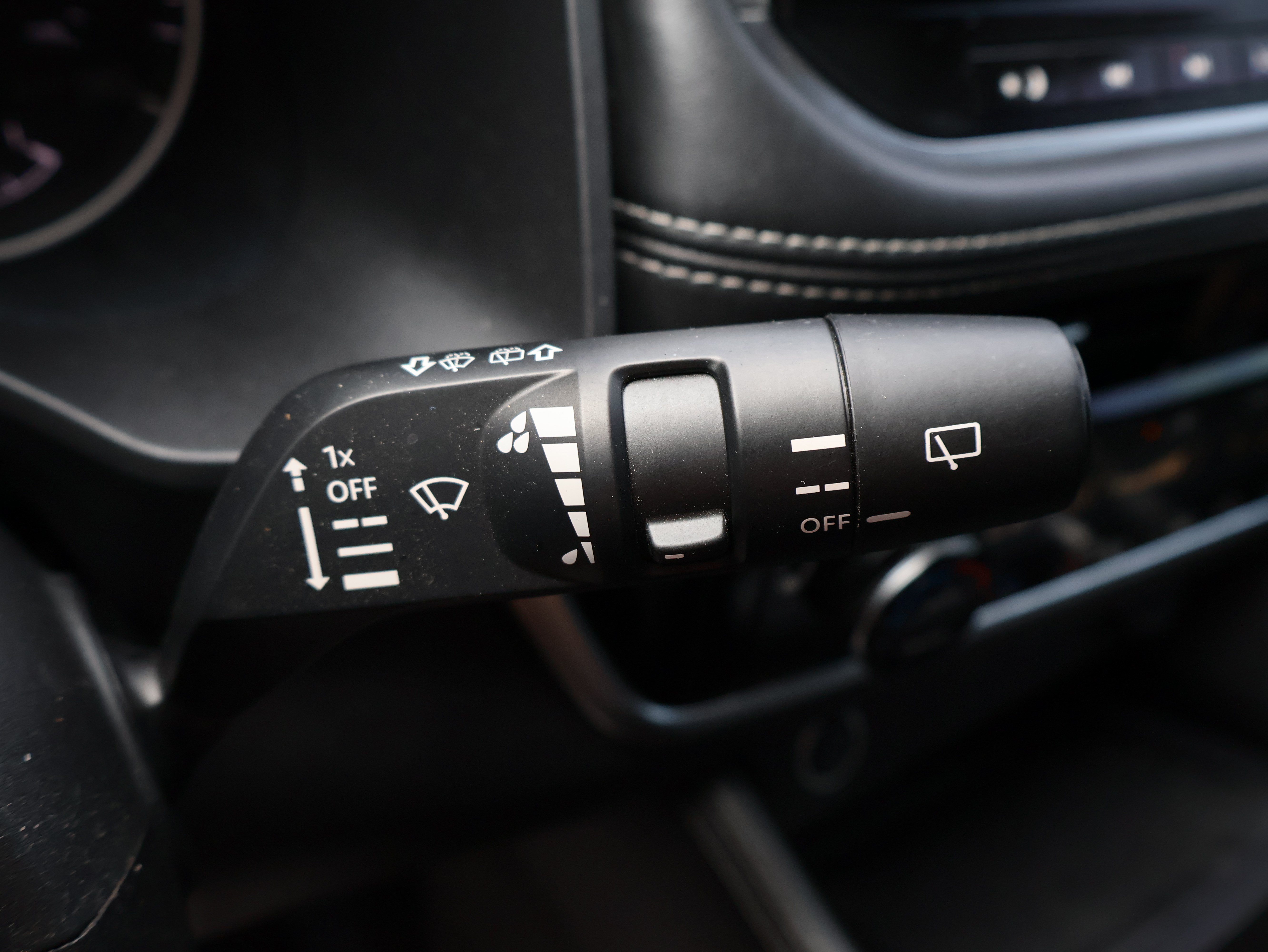 Used 2023 Nissan Rogue SL w/ SL Premium Package FWD image 33