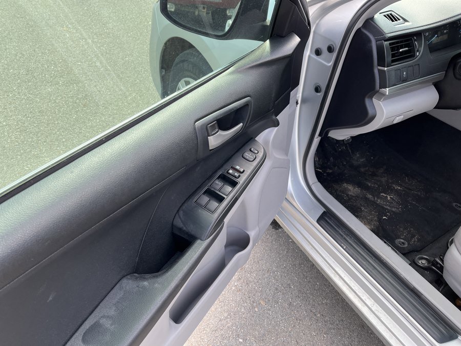 Used 2014 Toyota Camry L FWD image 8