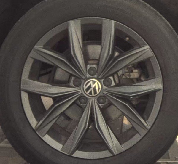 Used 2023 Volkswagen Tiguan SE w/ Panoramic Sunroof Package FWD image 10