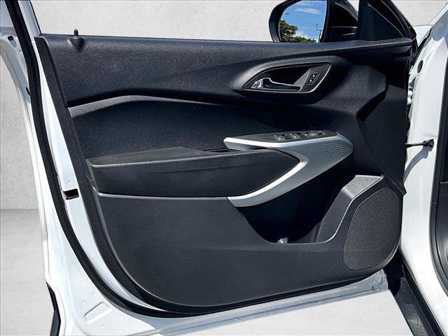 Used 2025 Chevrolet Trax RS w/ Sunroof Package FWD image 18
