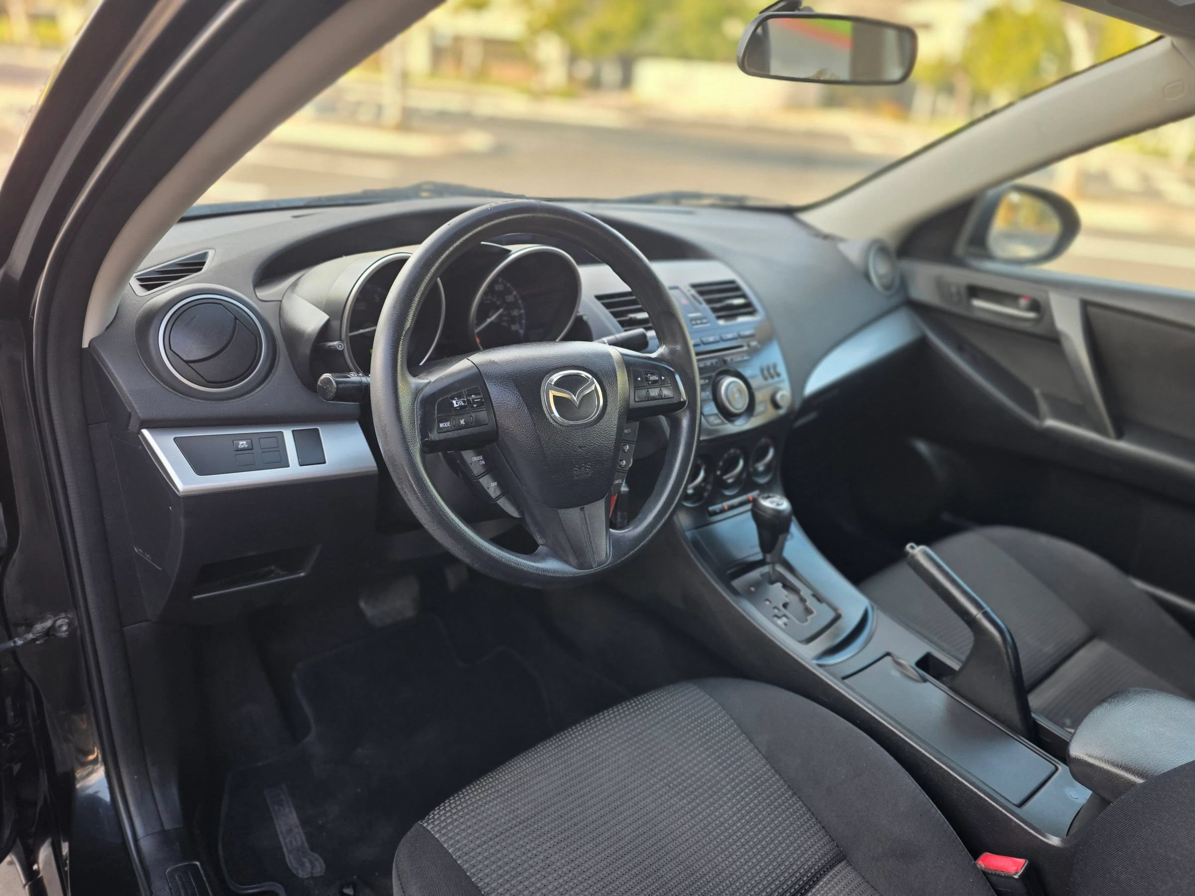 Used 2013 MAZDA MAZDA3 i Sport FWD image 17