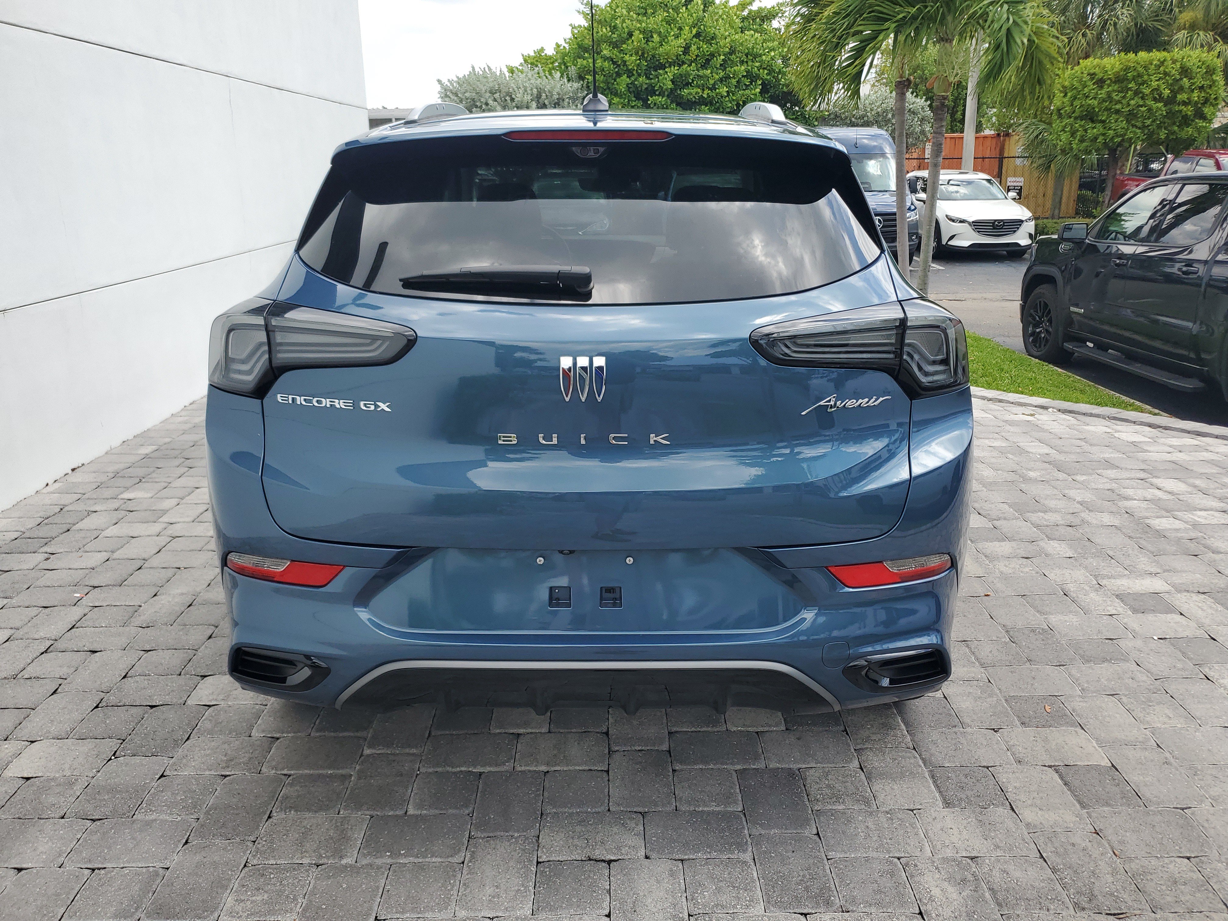 Used 2024 Buick Encore GX Avenir w/ Avenir Technology Package FWD image 5