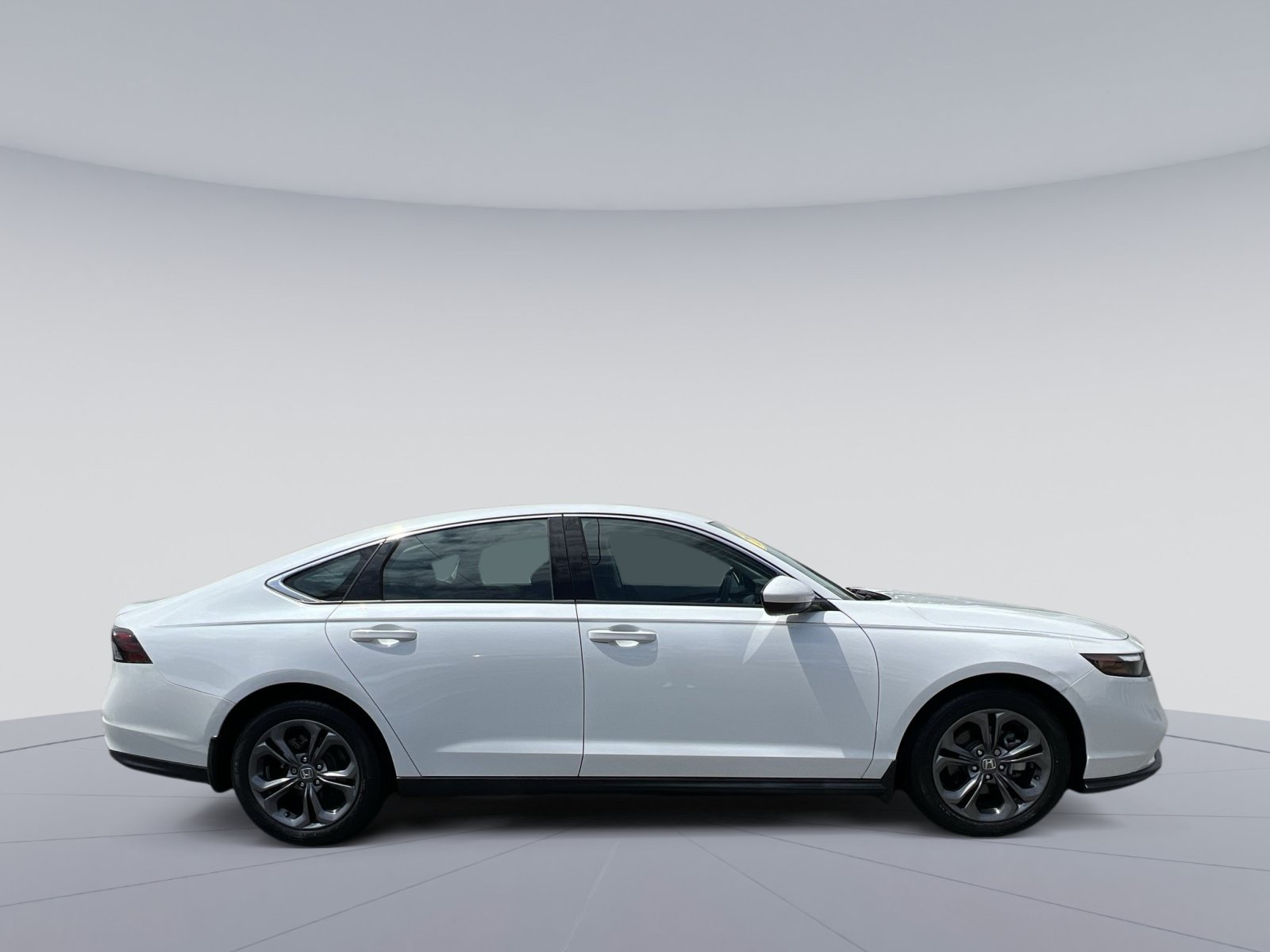 Used 2023 Honda Accord EX image 10