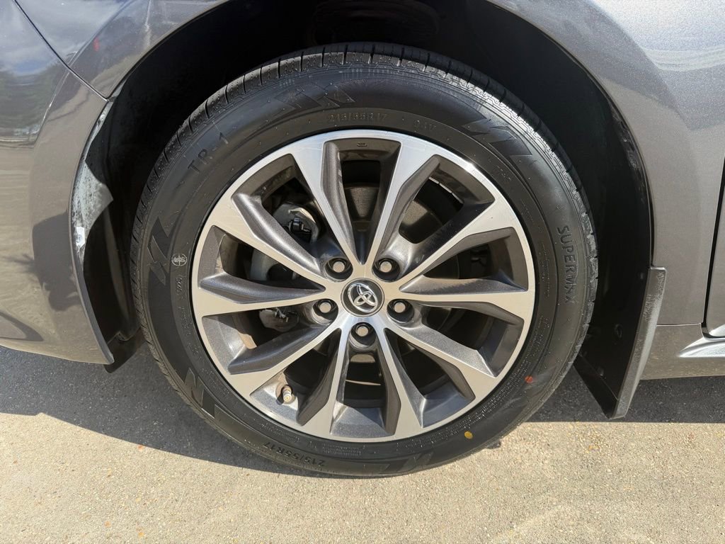 Used 2018 Toyota Avalon XLE Premium image 9