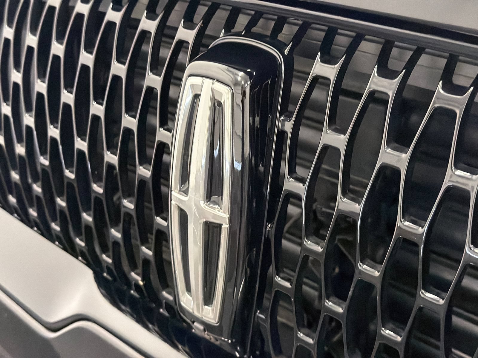 Used 2023 Lincoln Aviator Reserve w/ Equipment Group 201A AWD/4WD image 14