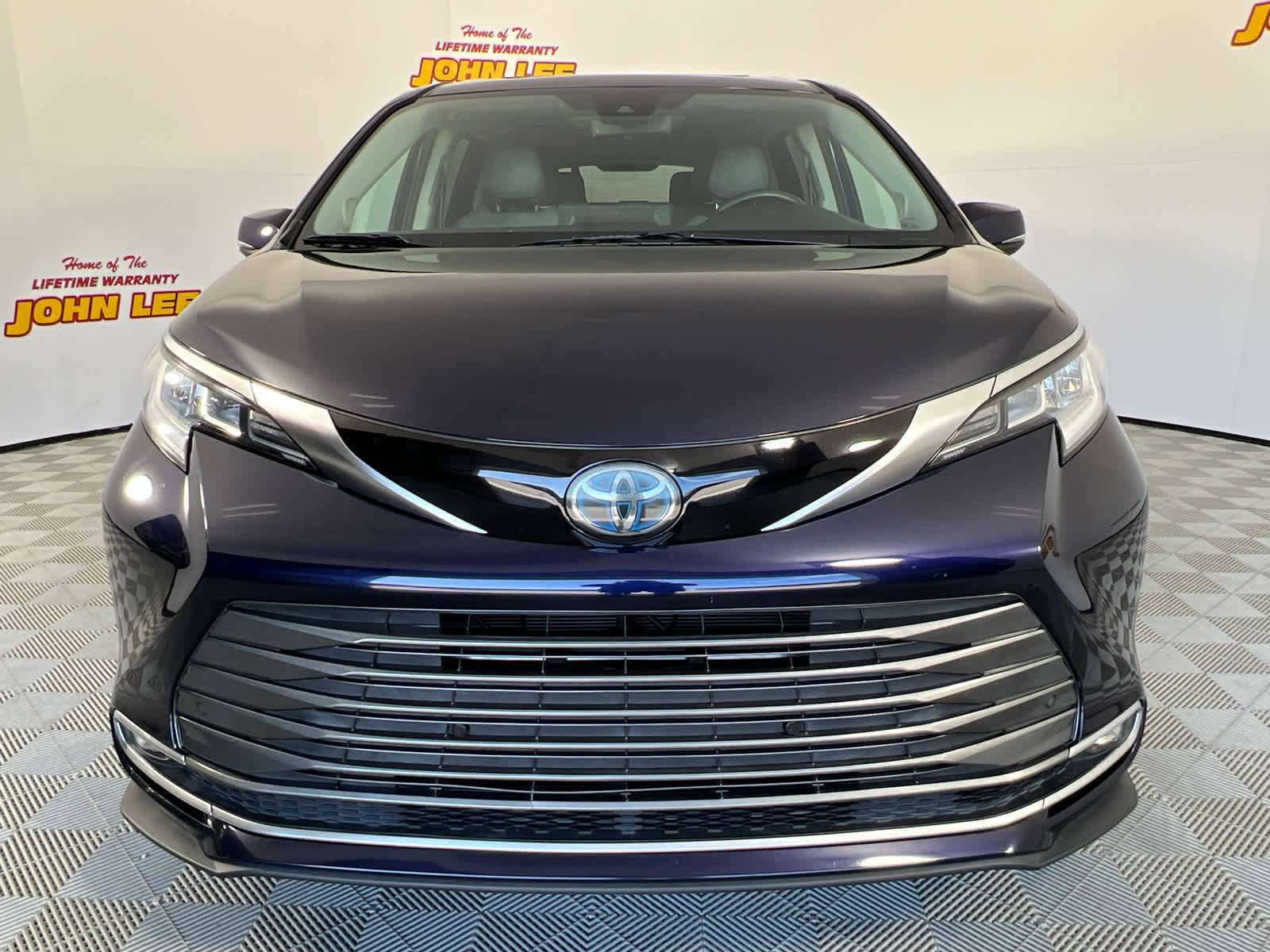 Used 2021 Toyota Sienna Limited image 10