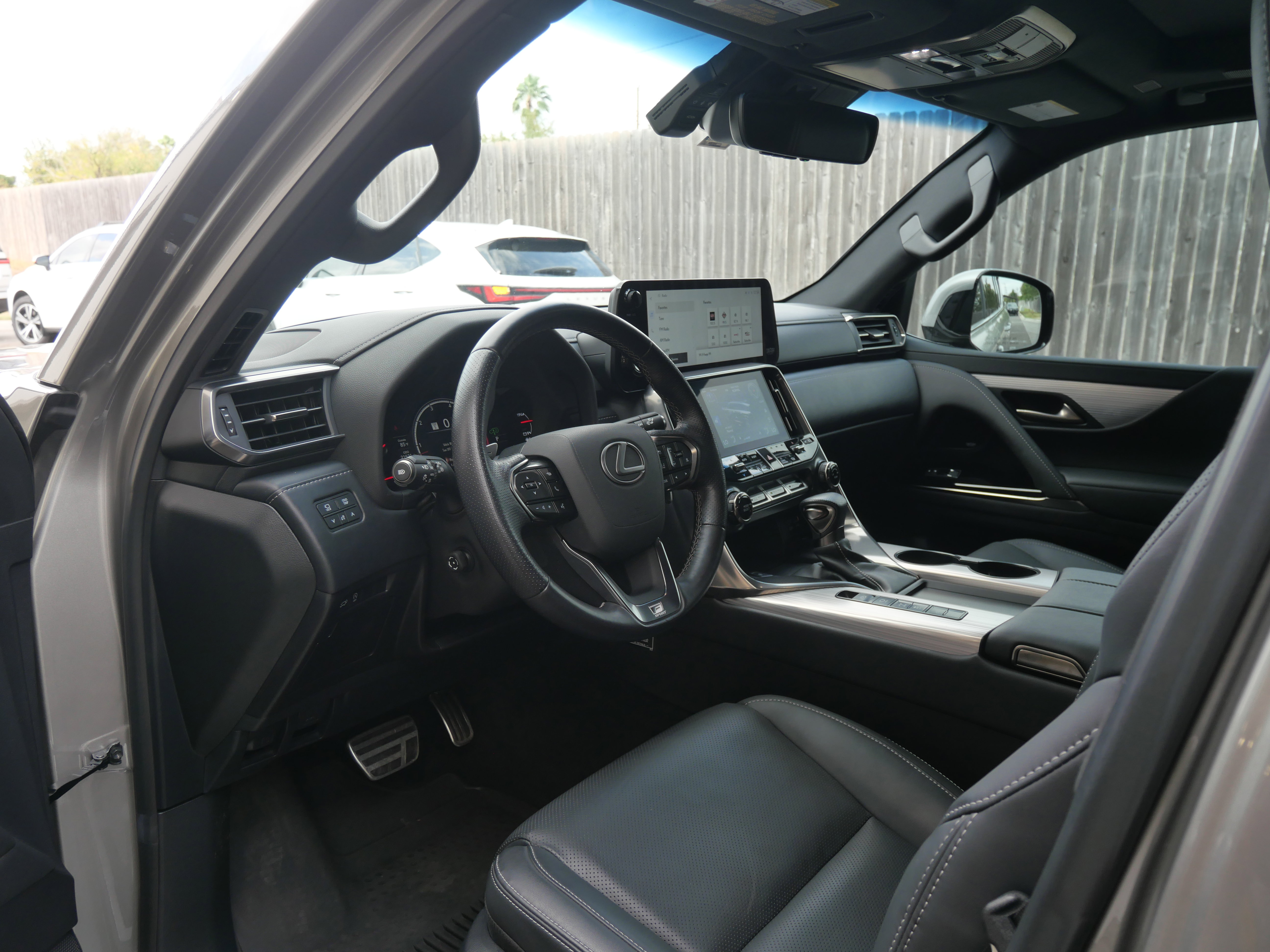 Used 2023 Lexus LX 600 F Sport image 19