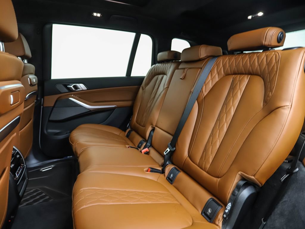 Used 2025 BMW X7 M60i image 21