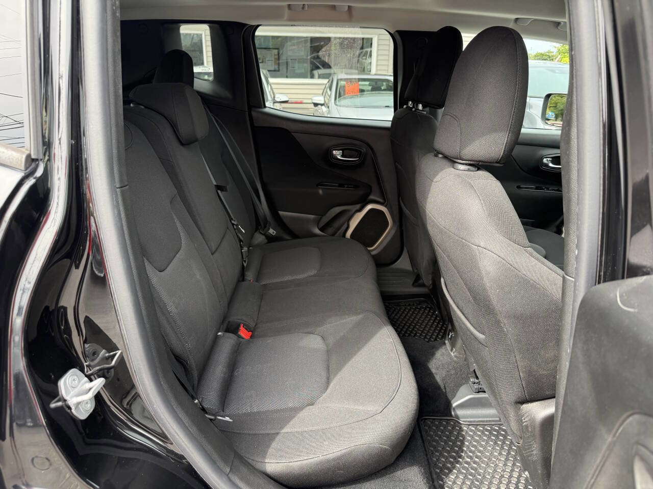Used 2016 Jeep Renegade Latitude w/ Popular Equipment Group image 13