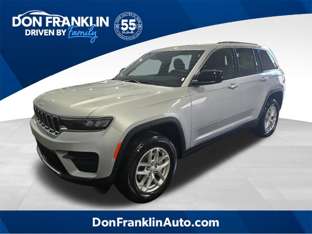 New 2026 Jeep Grand Cherokee Laredo w/ Trailer Tow Package