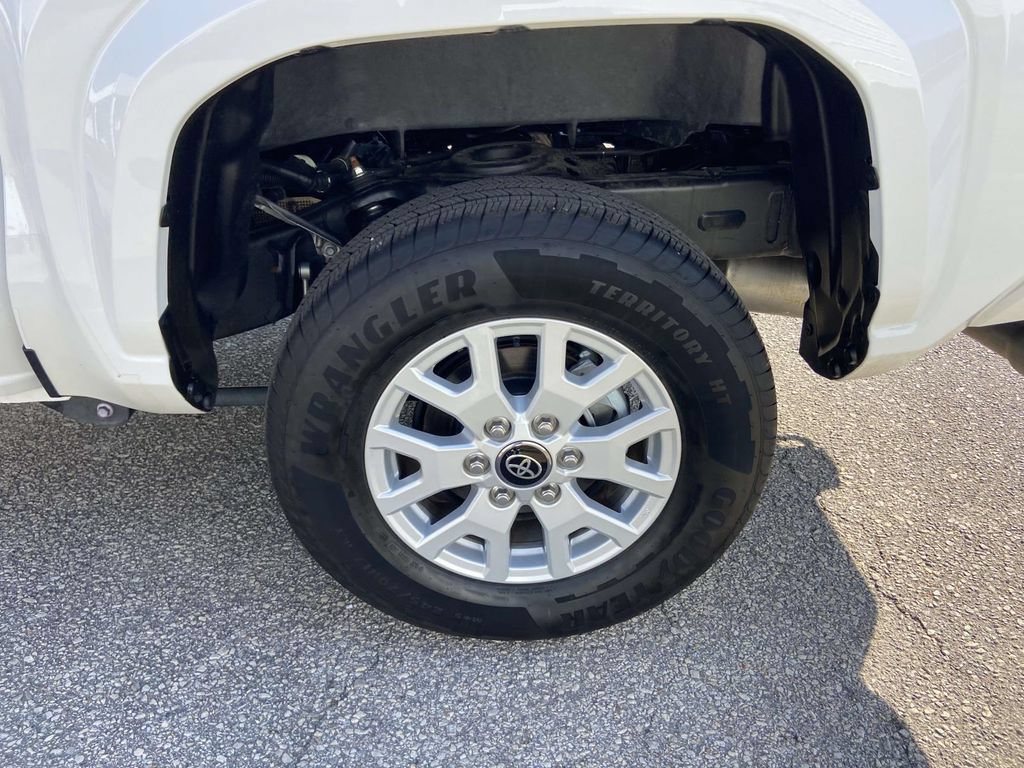 Used 2025 Toyota Tacoma SR5 AWD/4WD image 10