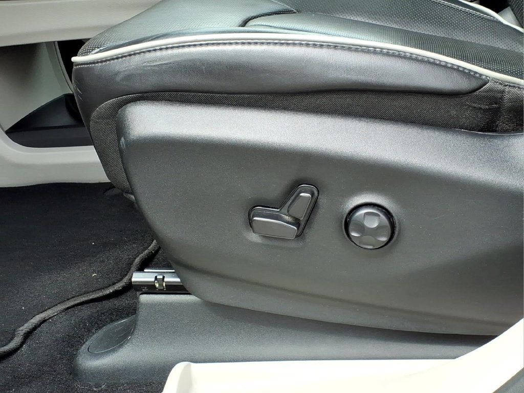 Used 2024 Chrysler Pacifica Limited FWD image 17