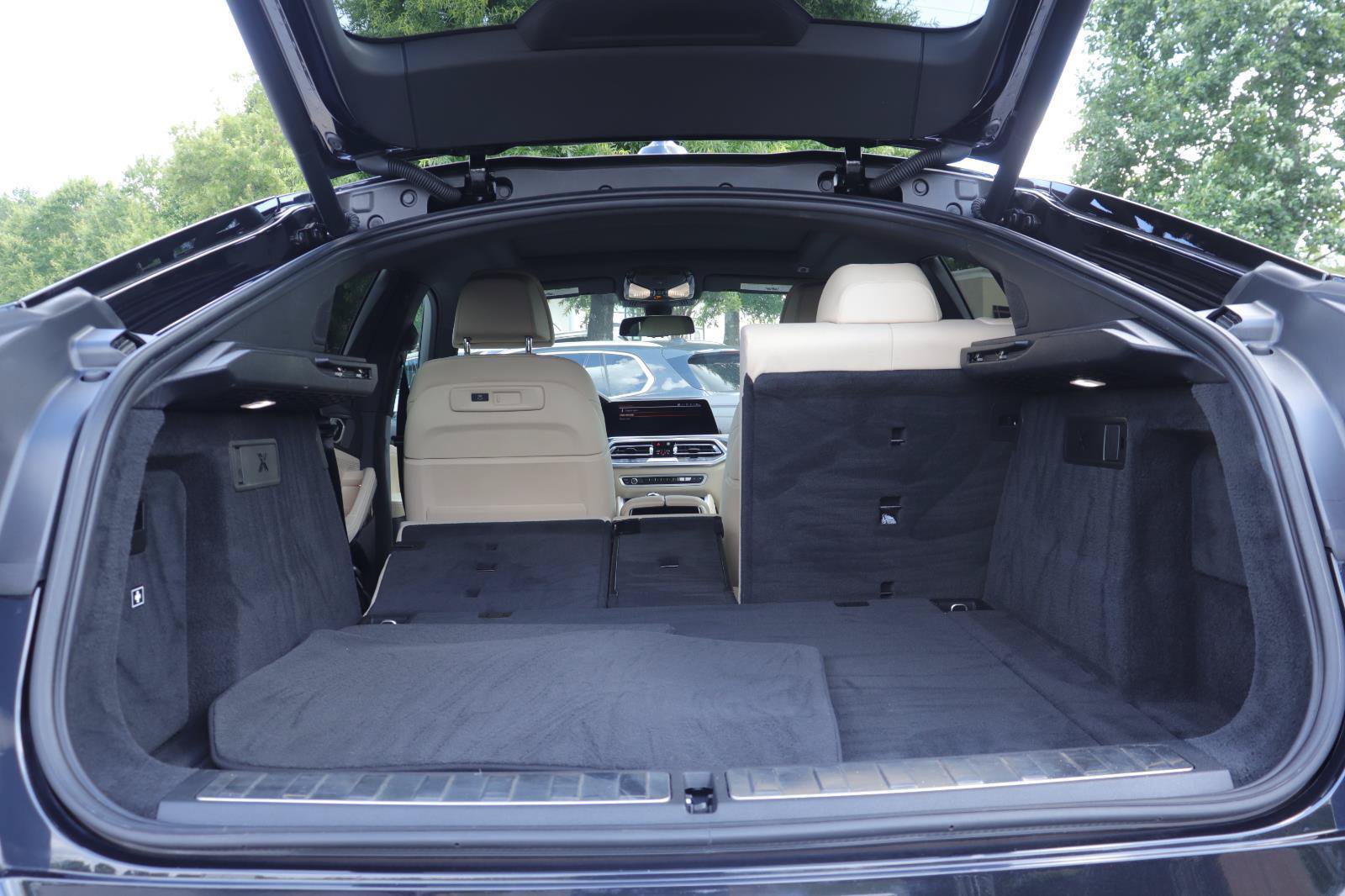Used 2022 BMW X6 M50i AWD/4WD image 14