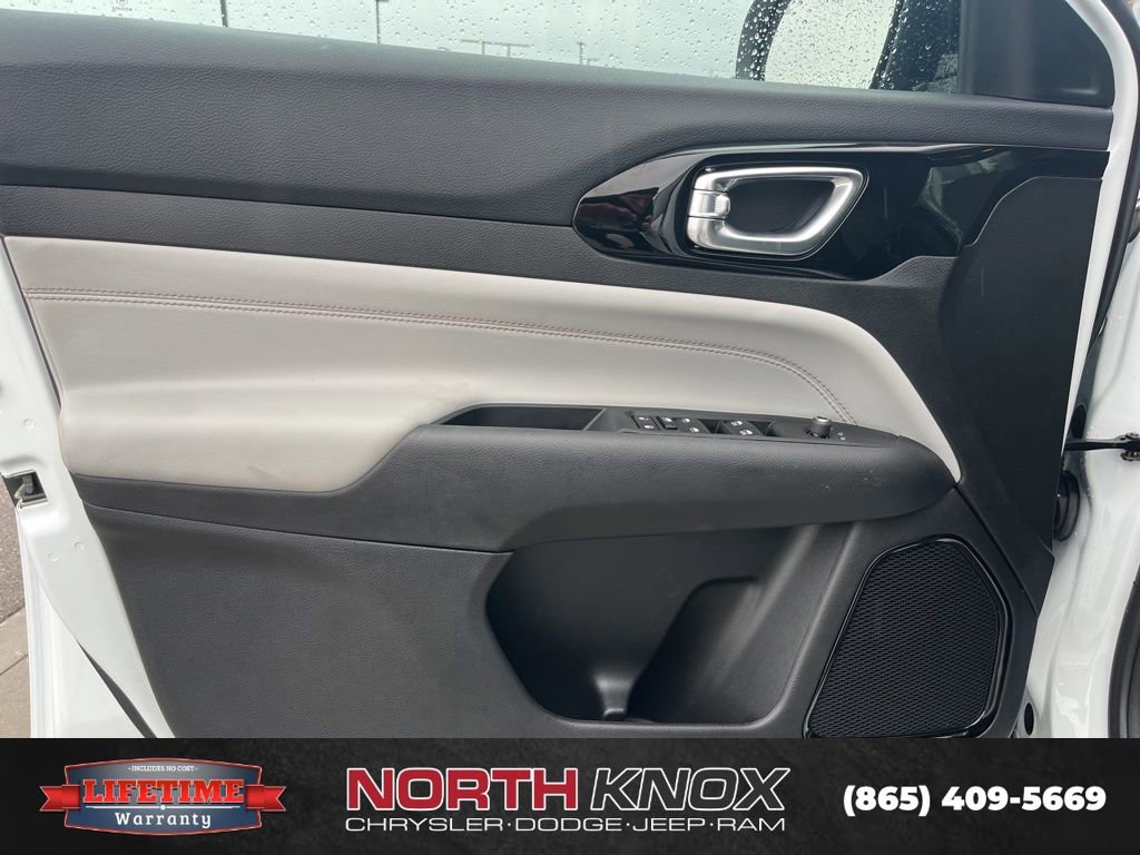 Used 2024 Jeep Compass Limited image 5