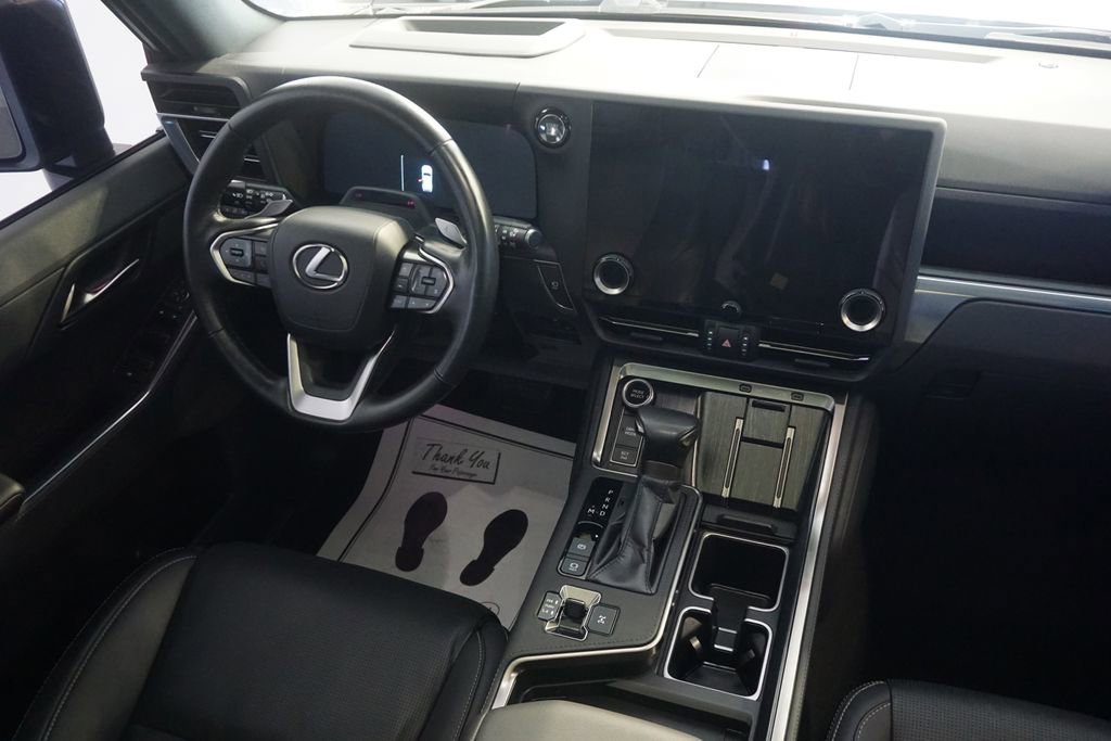 Used 2024 Lexus GX 550 w/ Cold Area Package AWD/4WD image 32